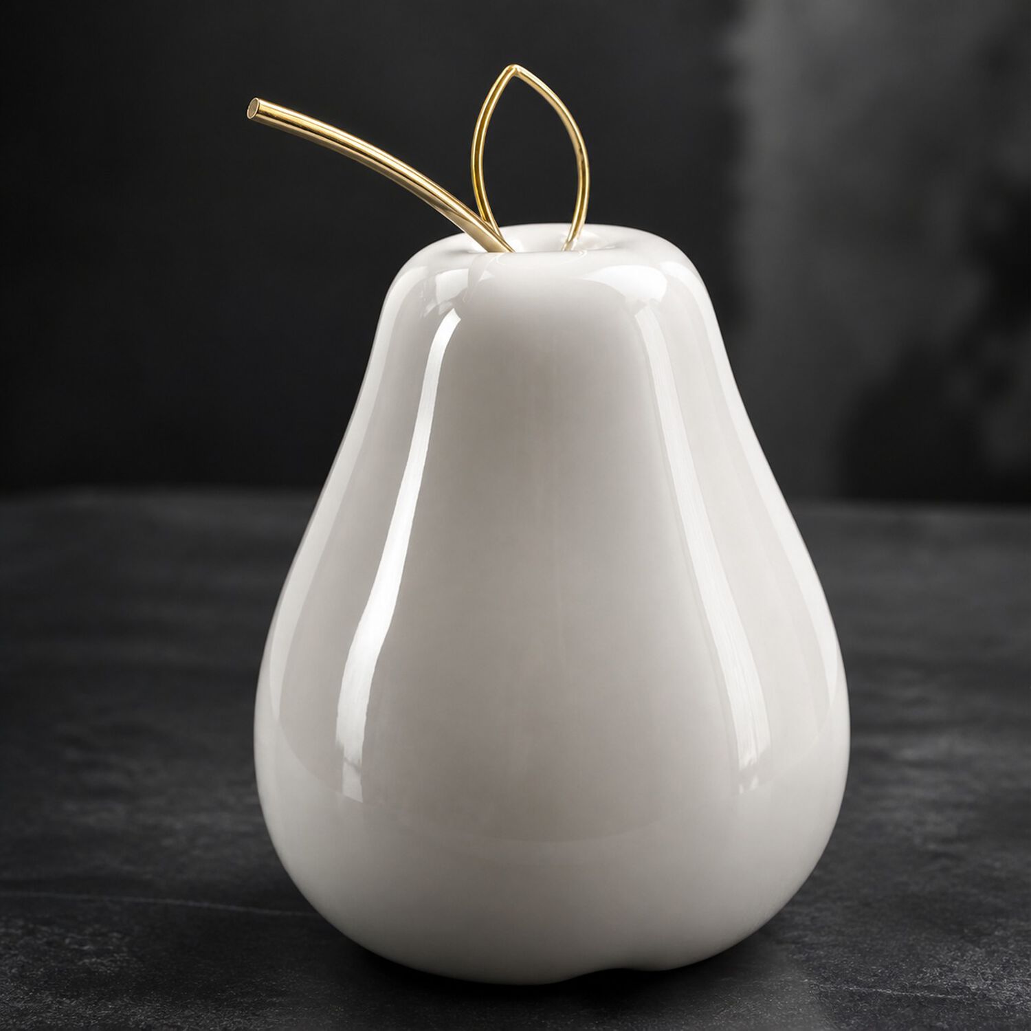 Figura Decorativa Pera De Cer&aacute;mica Blanca Con Detalle Dorado image number 4.0