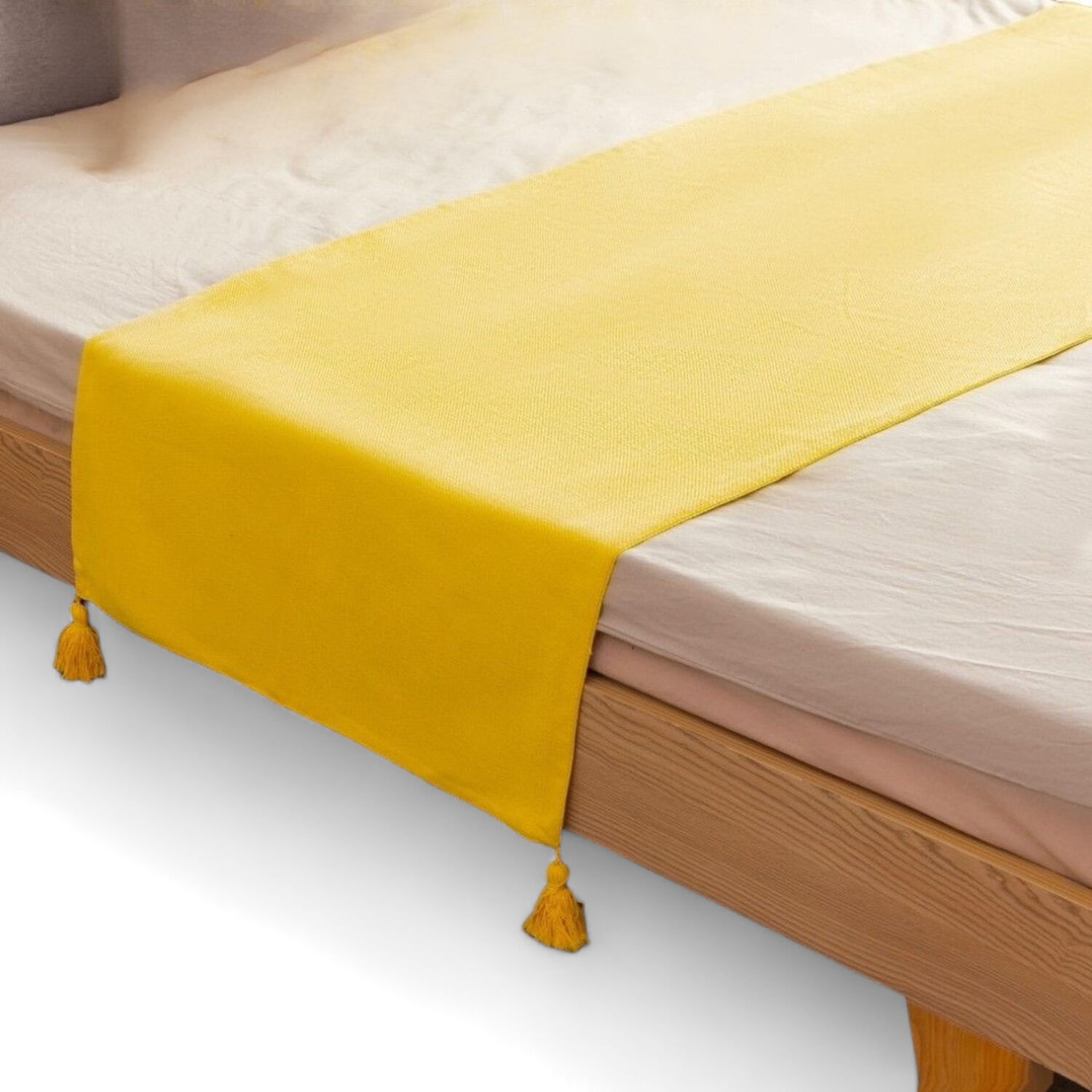 Piecera Para Cama 2 Plaza O King En Lino Con Pompones 70cm X 210cm Color Amarillo image number 0.0