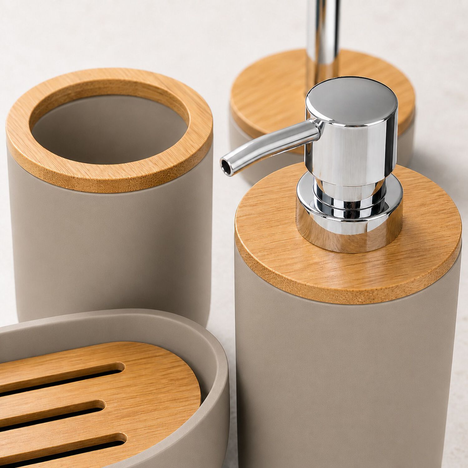 Set De Ba&ntilde;o Completo 6 Piezas De Abs Y Bambu Color Taupe Con Basurero Dispensador Y Escobilla image number 4.0