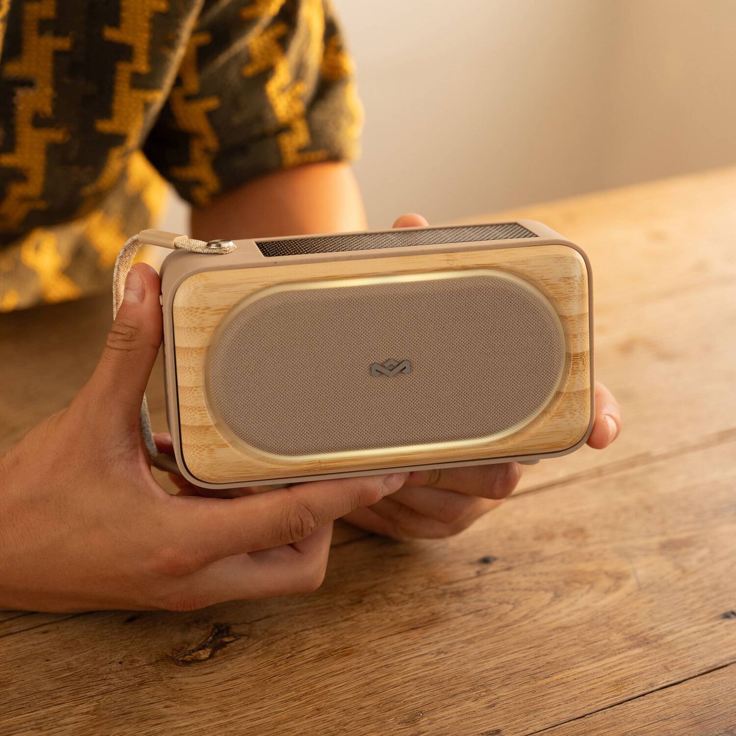 Parlante Bluetooth Roots Solar Crema Marley image number 4.0