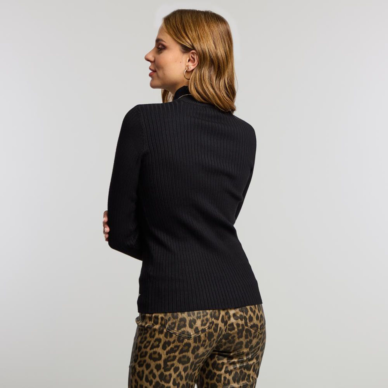 Sweater B&aacute;sico Acanalado Cuello Alto Mujer Kimera image number 3.0