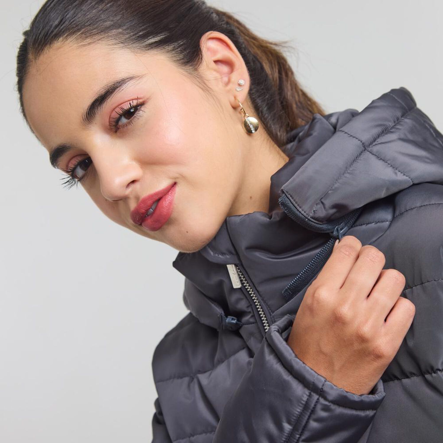 Parka Cintura Modeladora Cuello Alto Con Capucha Mujer Freedom image number 4.0