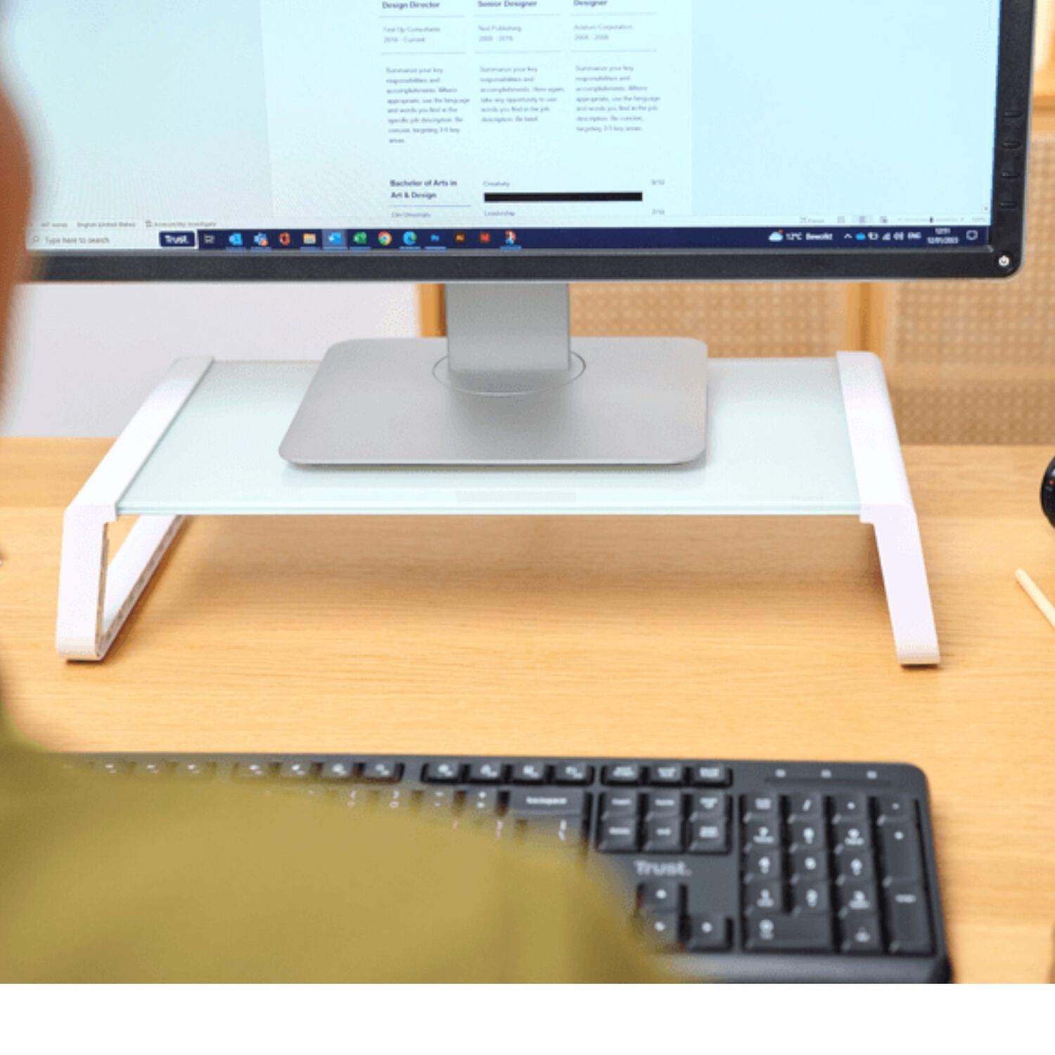 Soporte De Monitor Trust Monta Premium Tempered Glass White image number 4.0