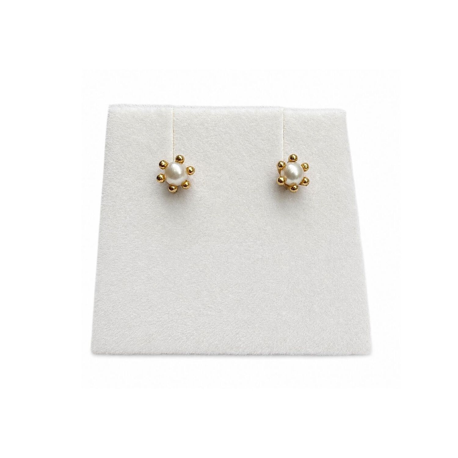 Aros Perla Cultivada Pistilo 3mm N1 Oro 18k 0.95gr Mujer Dorado image number 6.0