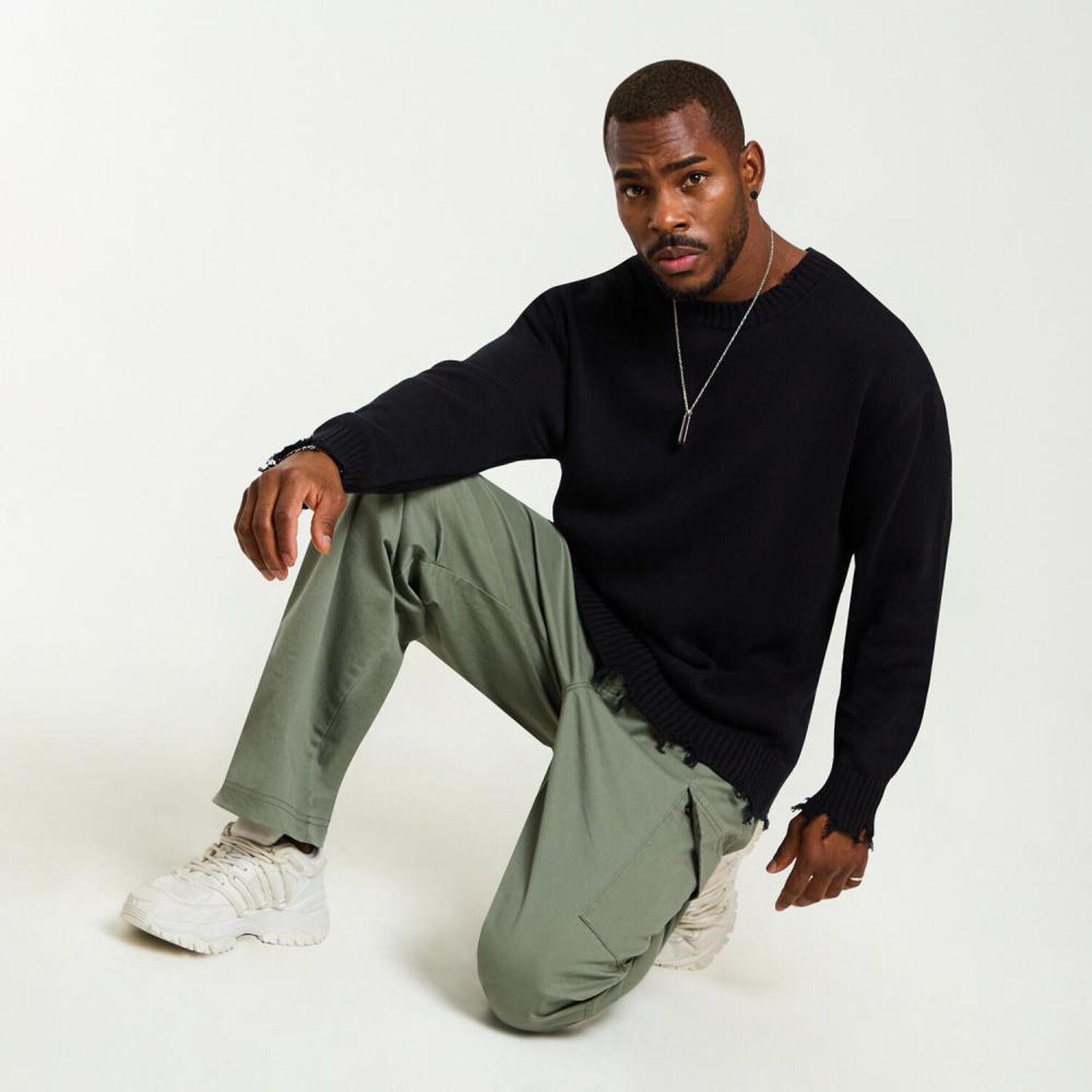 Sweater Liso Con Roturas Slim Manga Larga Cuello Redondo Hombre Rolly Go image number 1.0