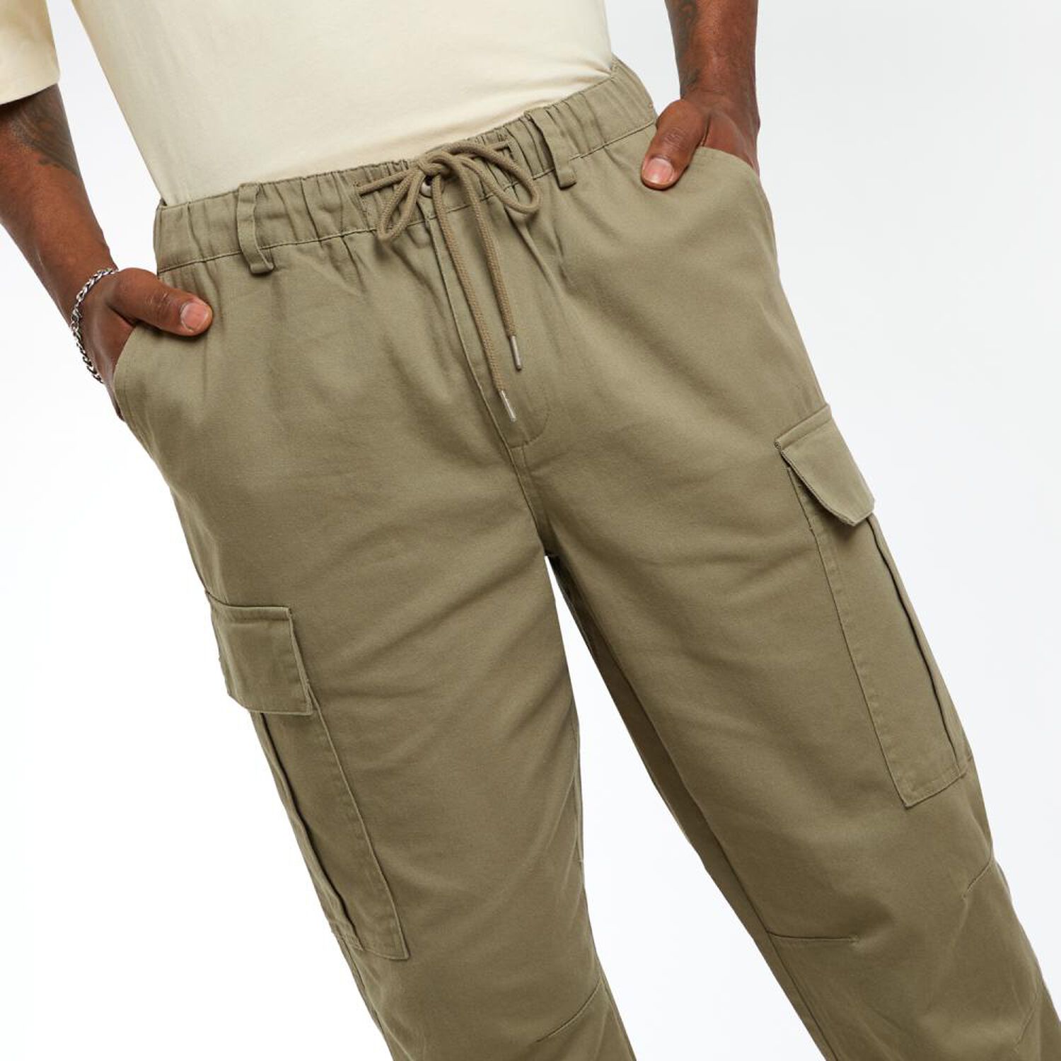 Pantal&oacute;n Liso Tiro Medio Regular Hombre Rolly Go image number 4.0