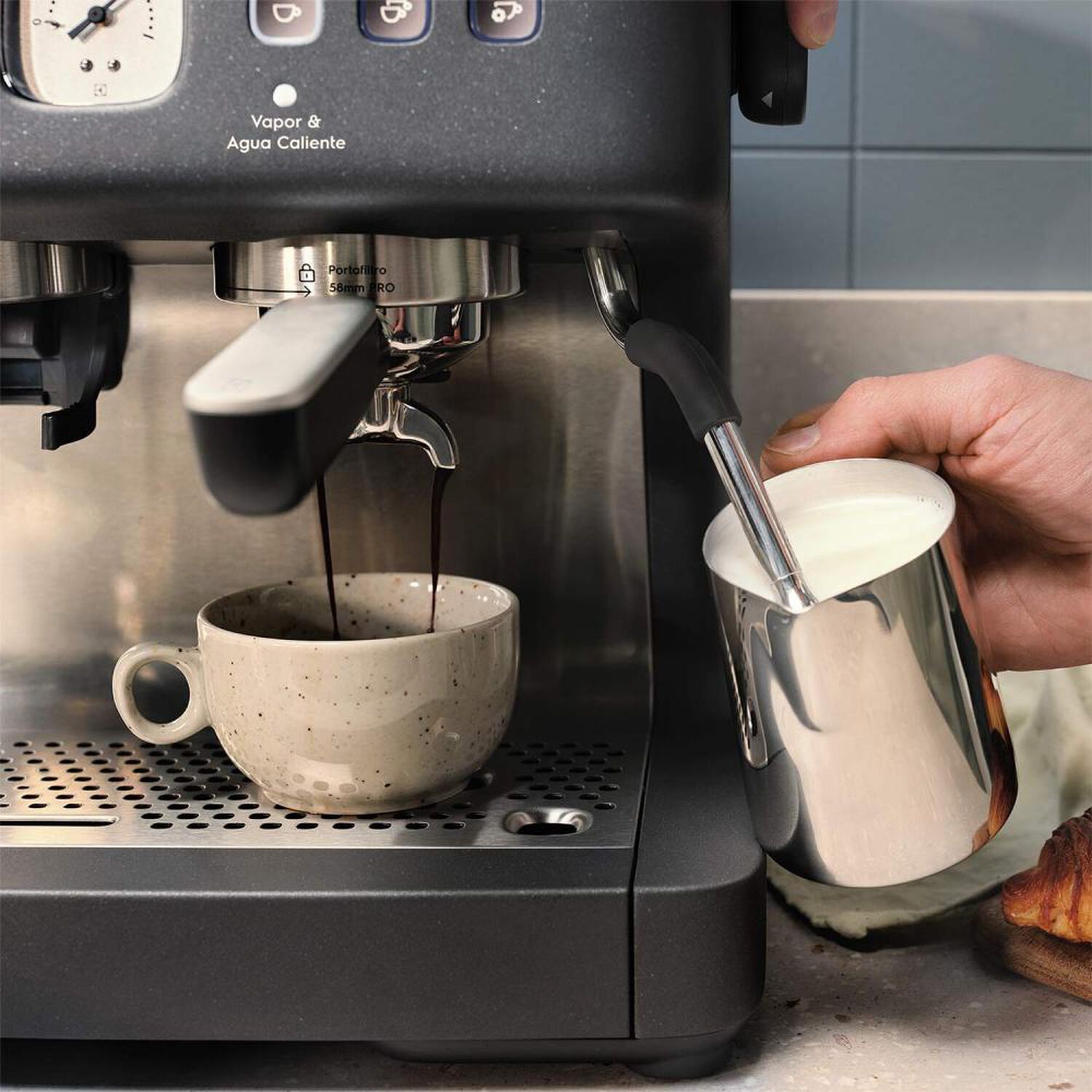 Cafetera Electrolux Ecm90 / 3 Litros / 2200 W image number 7.0