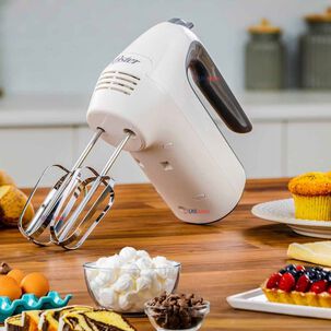 Batidora De Mano Oster Blanca 6 Velocidades Y Función Turbo Fpsthm3532