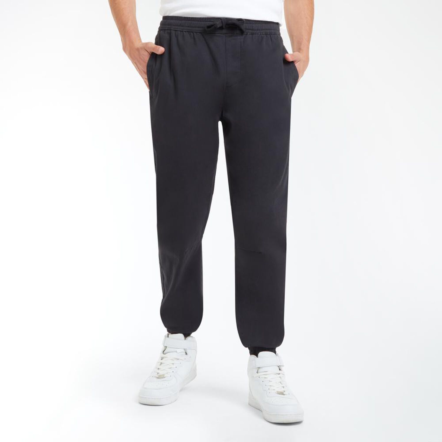 Pantal&oacute;n B&aacute;sico Tiro Medio Slim Hombre Skuad image number 0.0