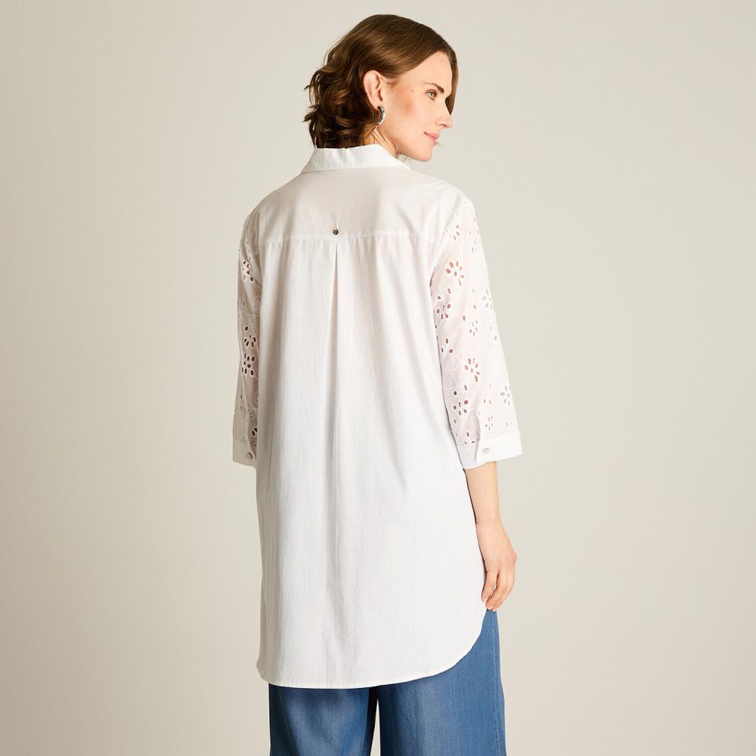 Blusa Aplicaci&oacute;n Broderie Y Botones Manga 3/4 Mujer Lorenzo Di Pontti image number 2.0