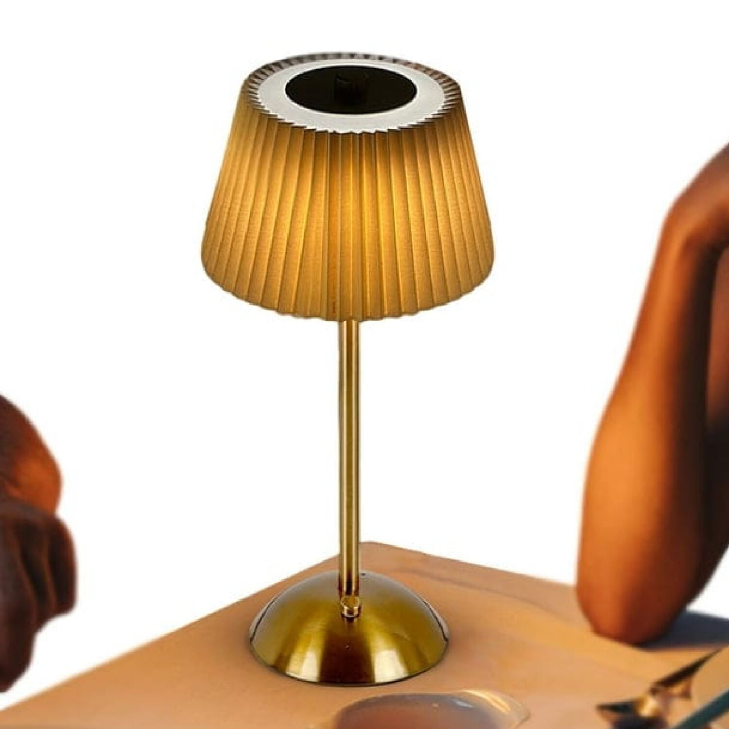 L&aacute;mpara De Mesa Led Recargable Usb Inal&aacute;mbrica Plisada Color Dorado. image number 2.0