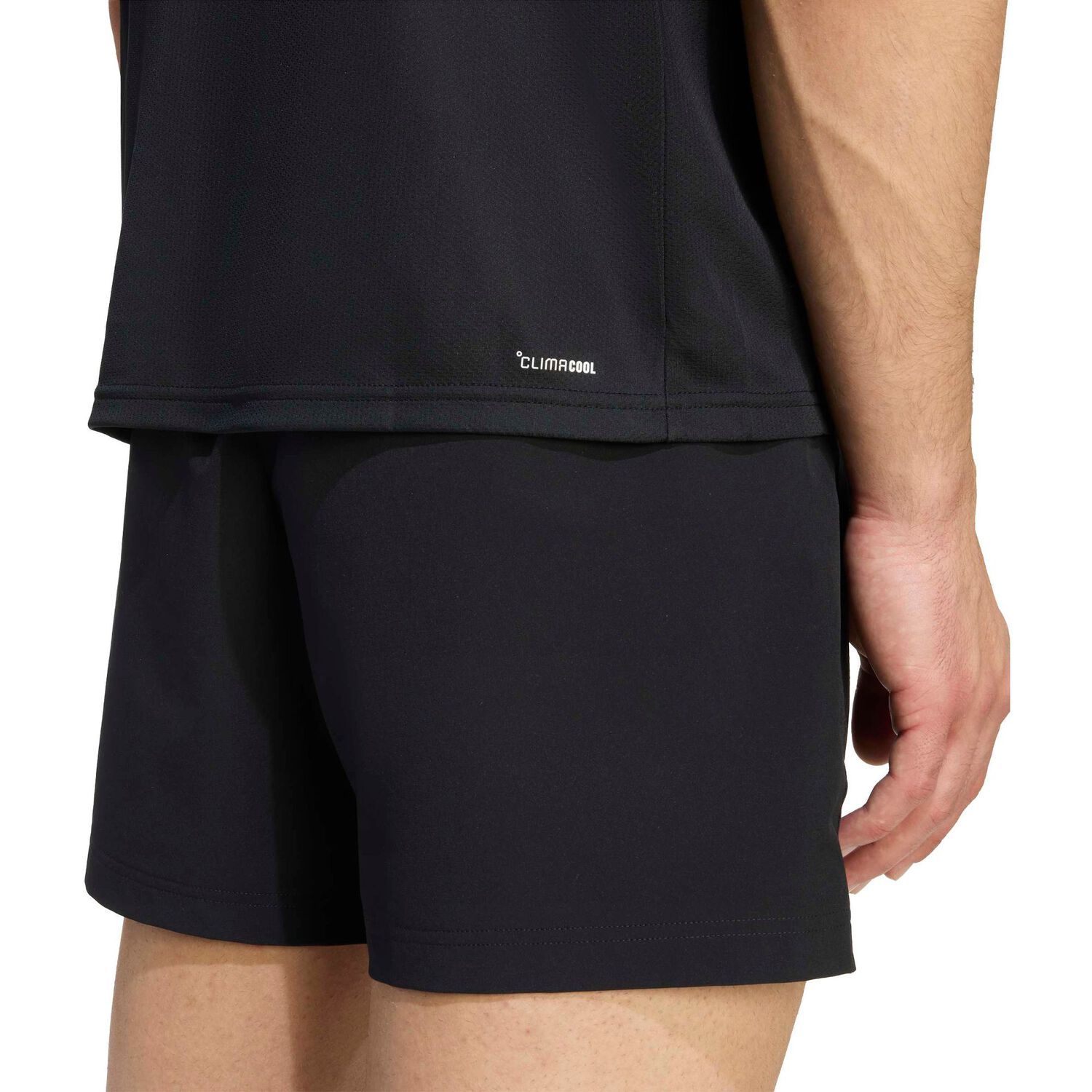 Polera Deportiva Negra Adidas image number 4.0