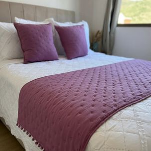 Set Piecera De Algod&oacute;n Con Pompones + 2 Cojines Decorativos