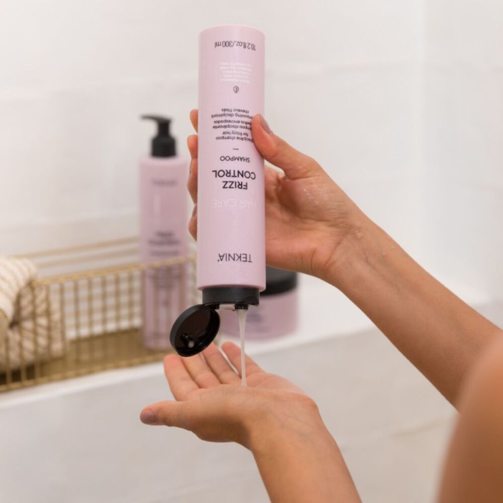 Shampoo Lakme Teknia Frizz Control 300ml image number 3.0