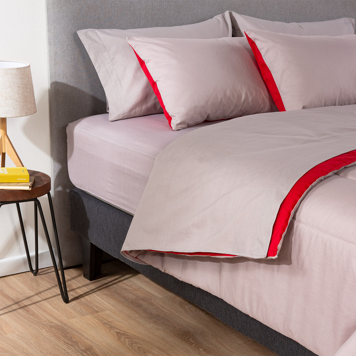 Plumon Bicolor Rojo Gris Arthome 1.5 Plaza image number 4.0