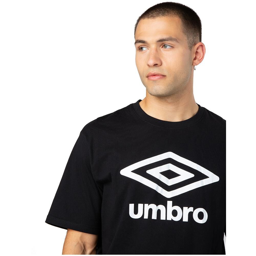 Polera Deportiva Hombre Umbro Essentials Big Logo image number 3.0