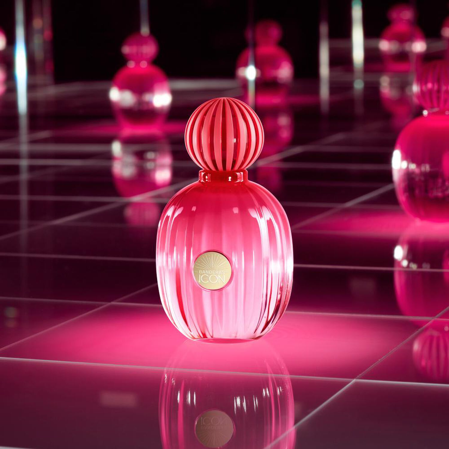 Set De Perfumer&iacute;a Mujer The Icon For Women Banderas / 50 Ml / Edp + Loci&oacute;n Coporal 75 Ml image number 2.0