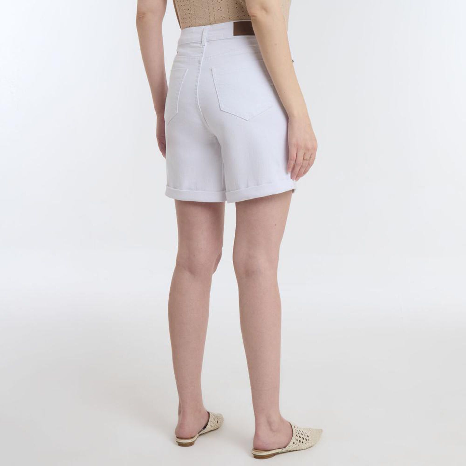 Bermuda B&aacute;sico Denim Tiro Medio Regular Mujer Geeps image number 3.0