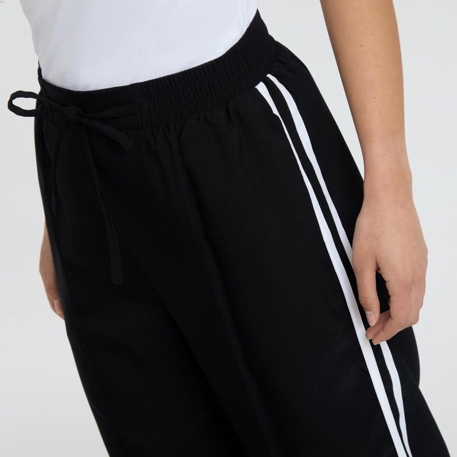 Pantal&oacute;n Franela Lateral Tiro Medio Relax Mujer Freedom image number 4.0