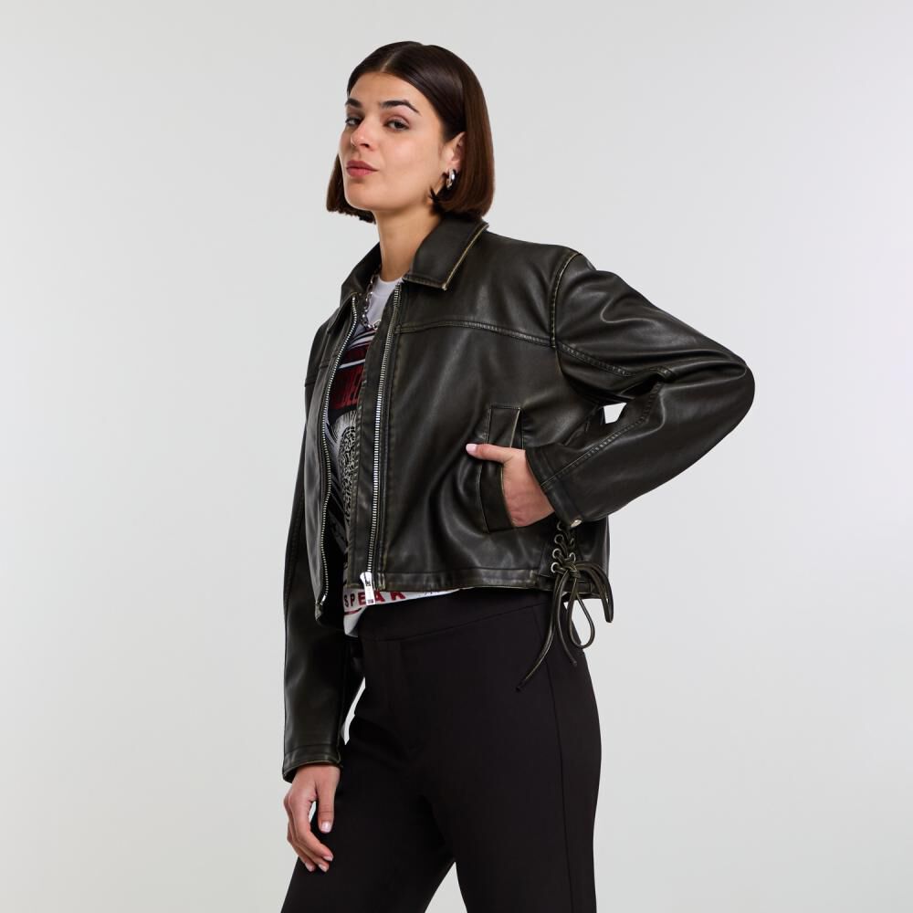 Chaqueta Ecocuero Amarras Laterales Cuello Camisero Mujer Rolly Go image number 2.0