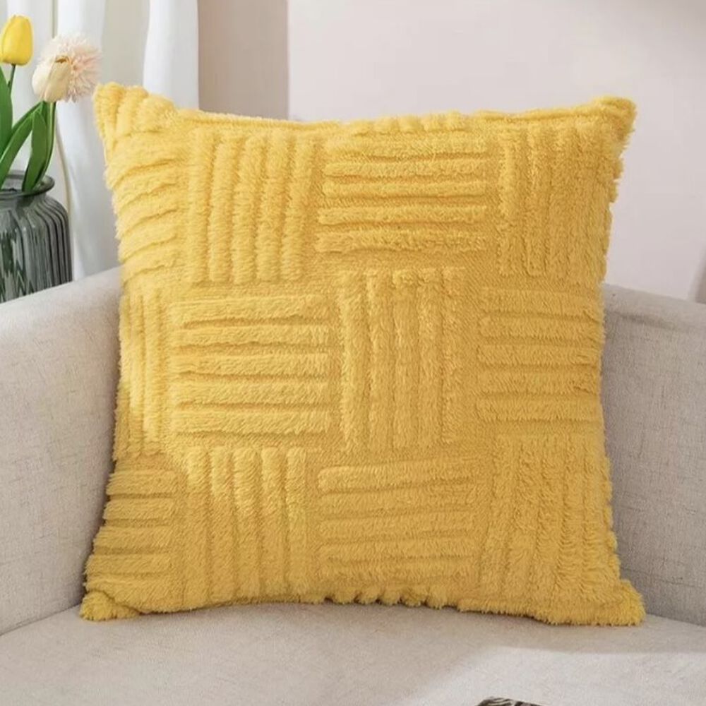 Funda Para Cojin Peludo Plufunda Para Cojin Peludo Plush Medida 45x45cm Decoracion Amarillosh Medida 45x45cm Decoracion Amarillo image number 3.0