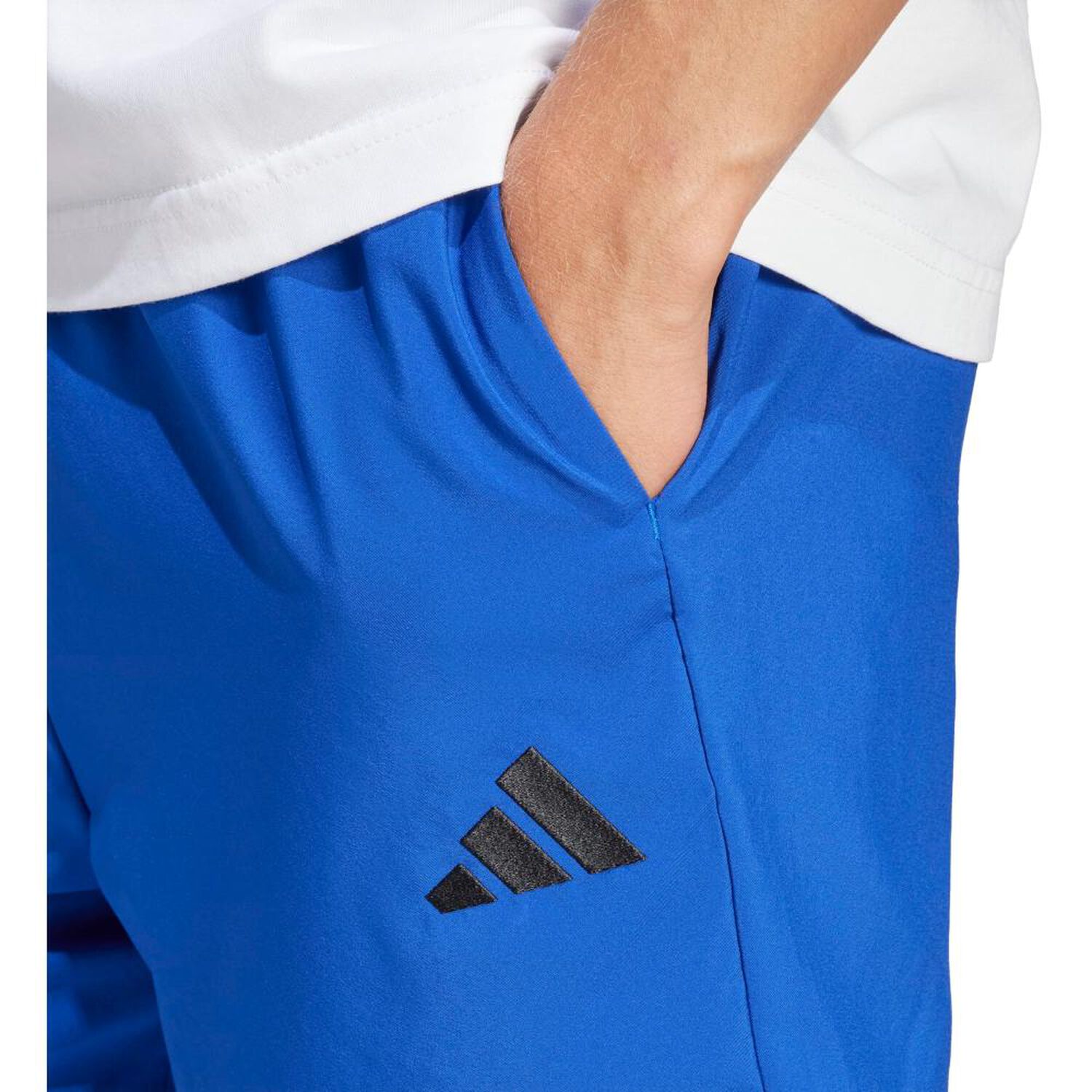 Pantal&oacute;n Corto Essentials Small Logo Chelsea Adidas image number 3.0