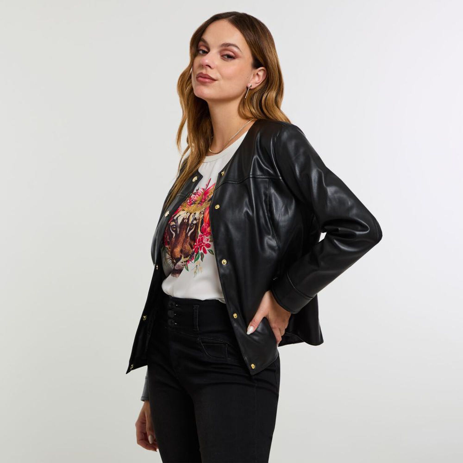 Chaqueta Ecocuero Abotonada Cuello Mao Mujer Kimera image number 2.0
