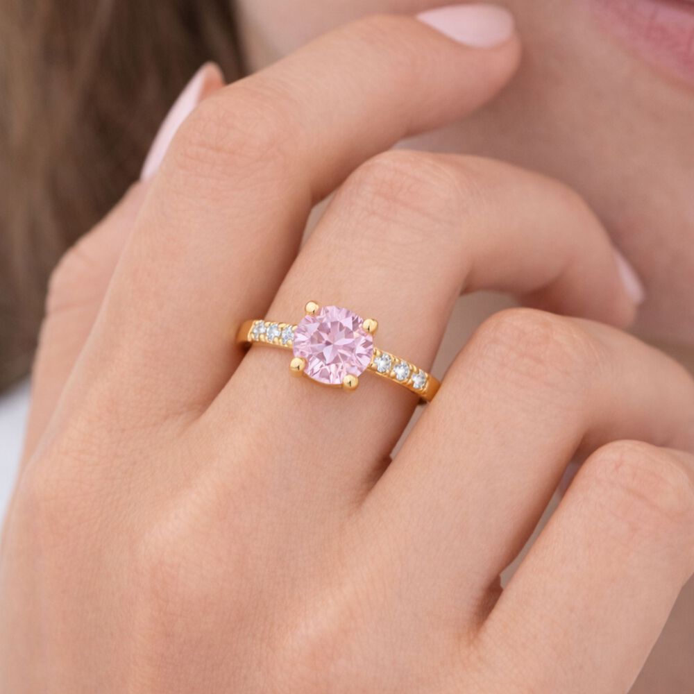 Anillo Solitario Princesa Oro 18k Con Cristal Central 5mm Rosada image number 2.0