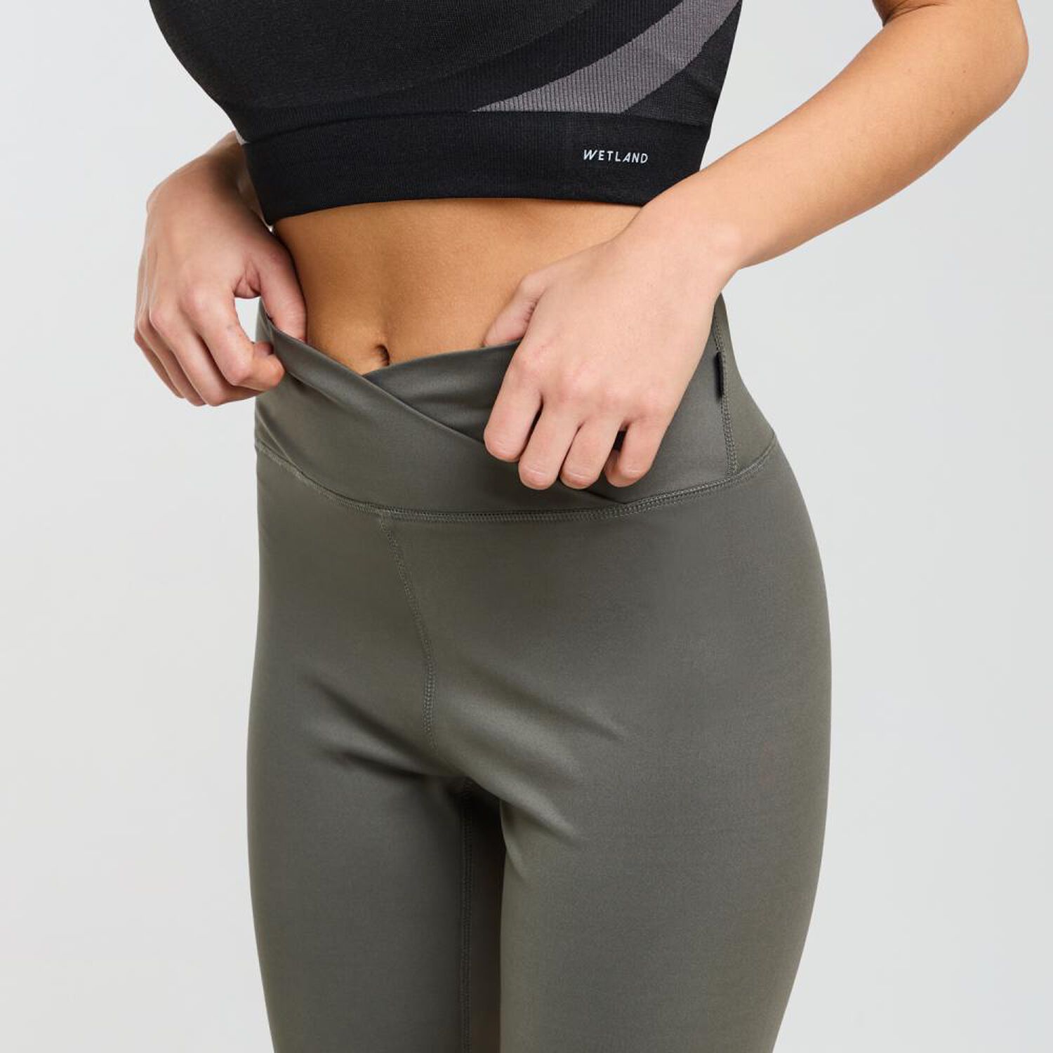 Calza Deportiva Tiro Alto Slim Mujer Wetland image number 4.0