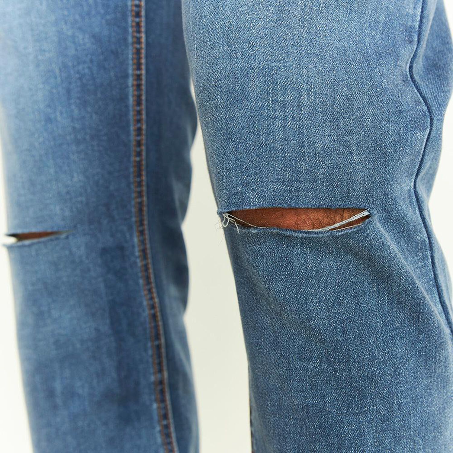 Jeans Tiro Medio Skinny Hombre Skuad image number 4.0
