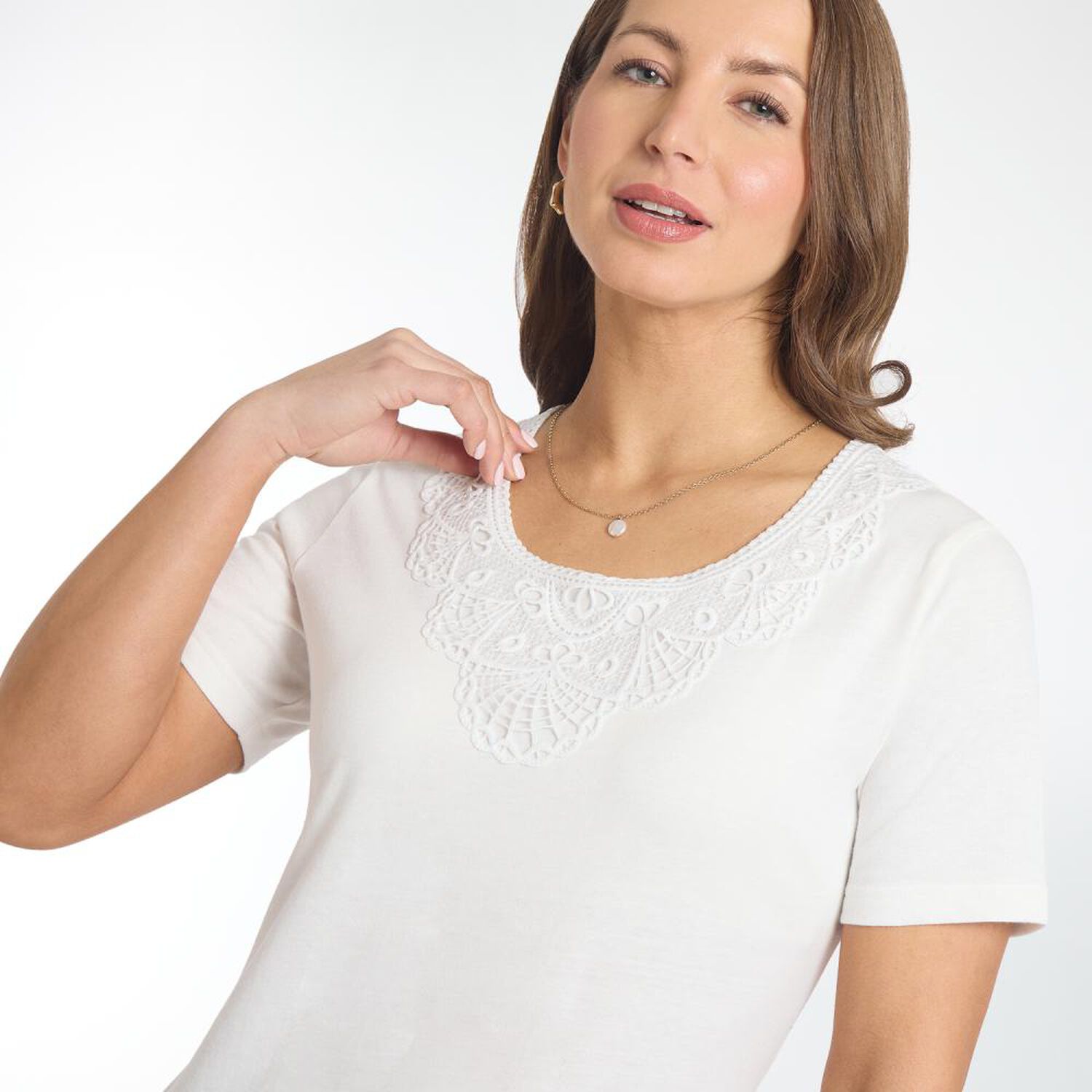 Polera Aplicaci&oacute;n Macrane Manga Corta Cuello Redondo Mujer Geeps image number 4.0