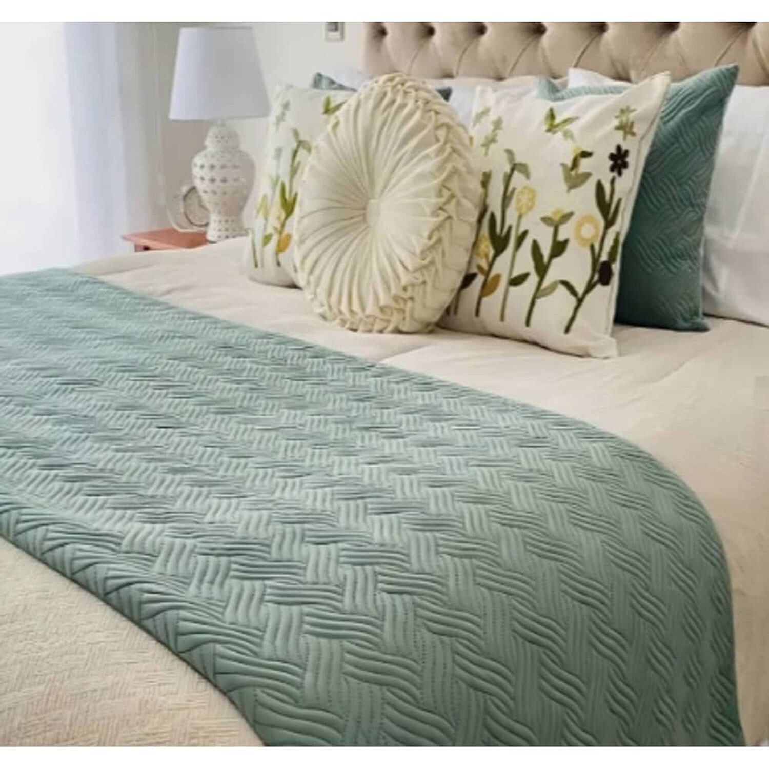 Piecera De Cama Plush Trenzas King image number 0.0