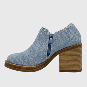 Botín Para Mujer Con Taco De 8 Cm, Cierre Lateral Y Tachas Decorativas Celeste.