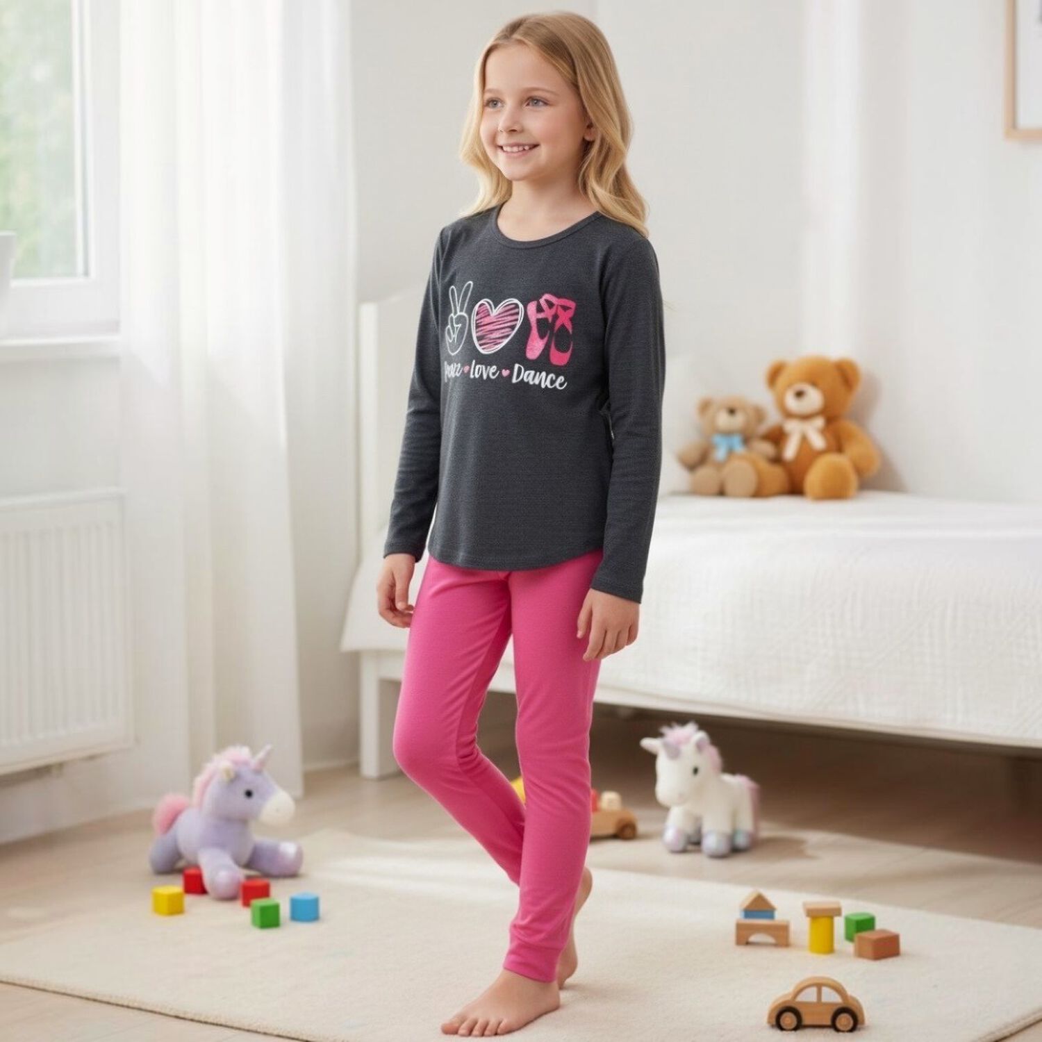 Pijama Ni&ntilde;a Estampado Peace Love Dance image number 1.0