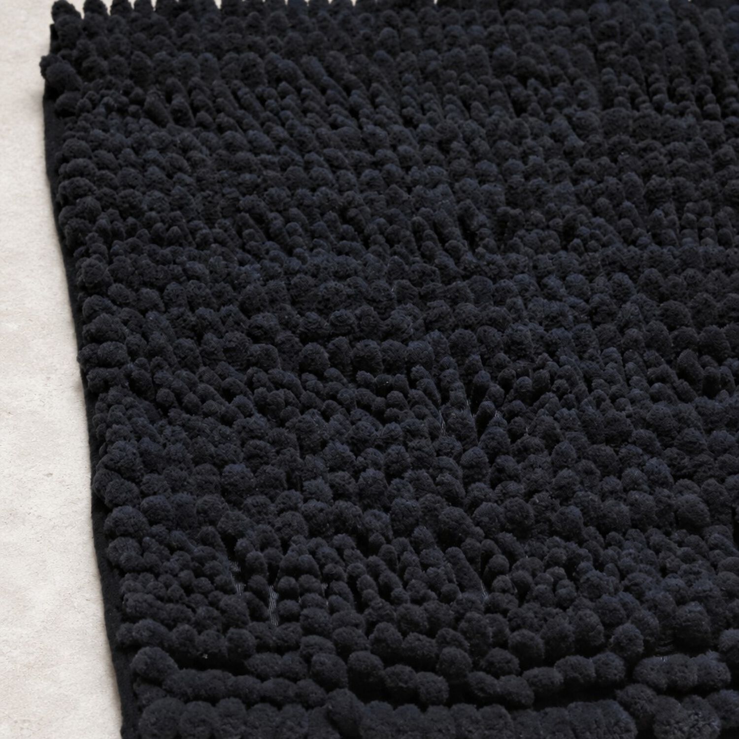 Alfombra De Ba&ntilde;o Negra De Chenille 45 70 Cm Absorbente Y Antideslizante image number 4.0
