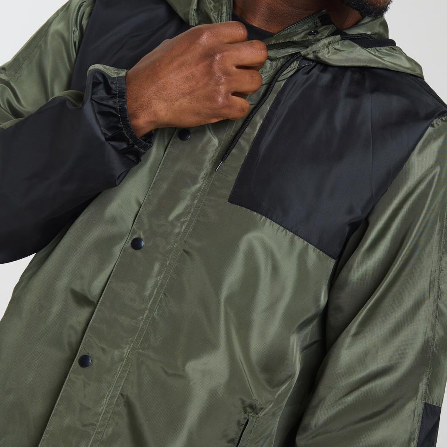 Chaqueta Deportiva Cuello Alto Con Capucha Hombre Wetland image number 4.0