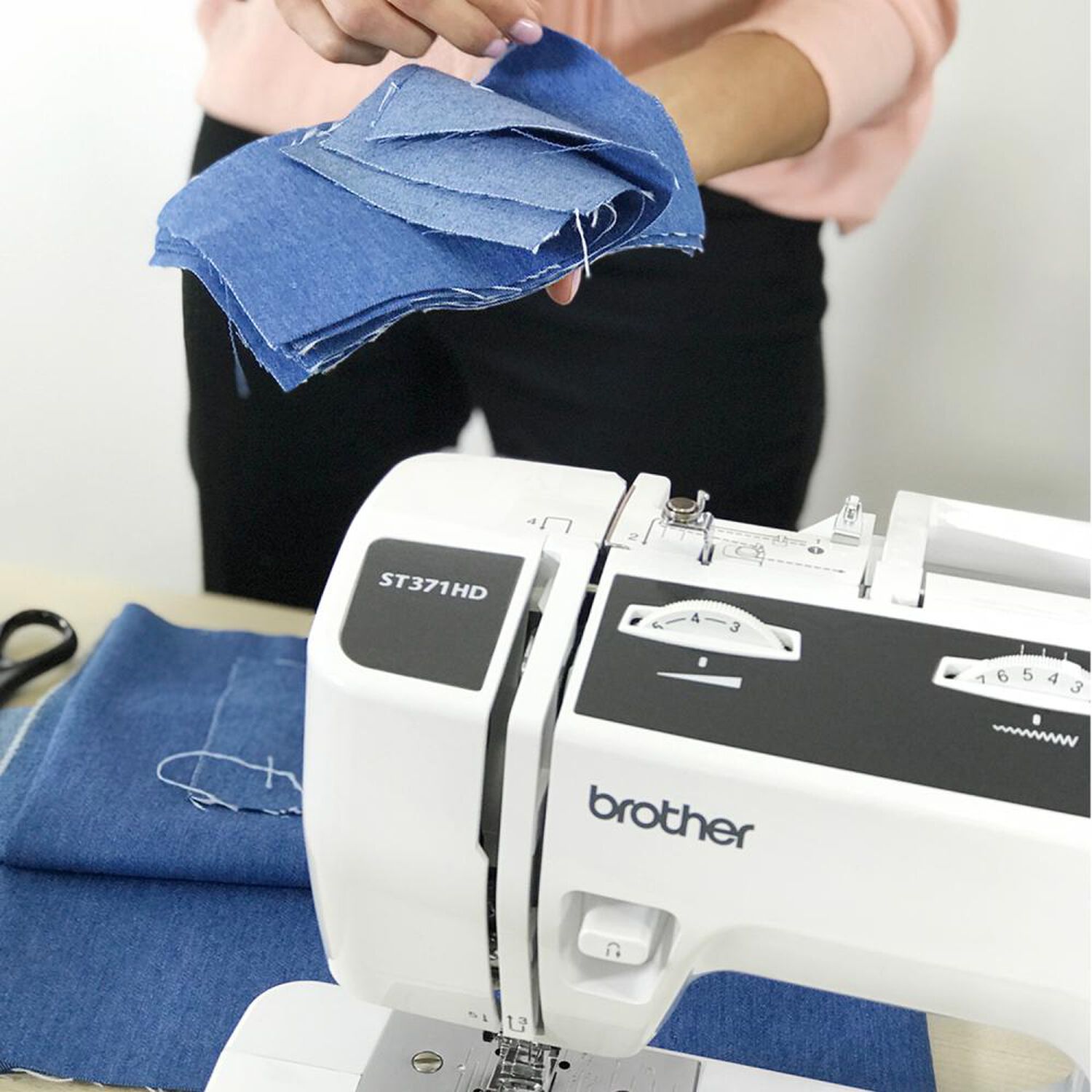 M&aacute;quina de Coser Brother Jeans ST371HD image number 5.0