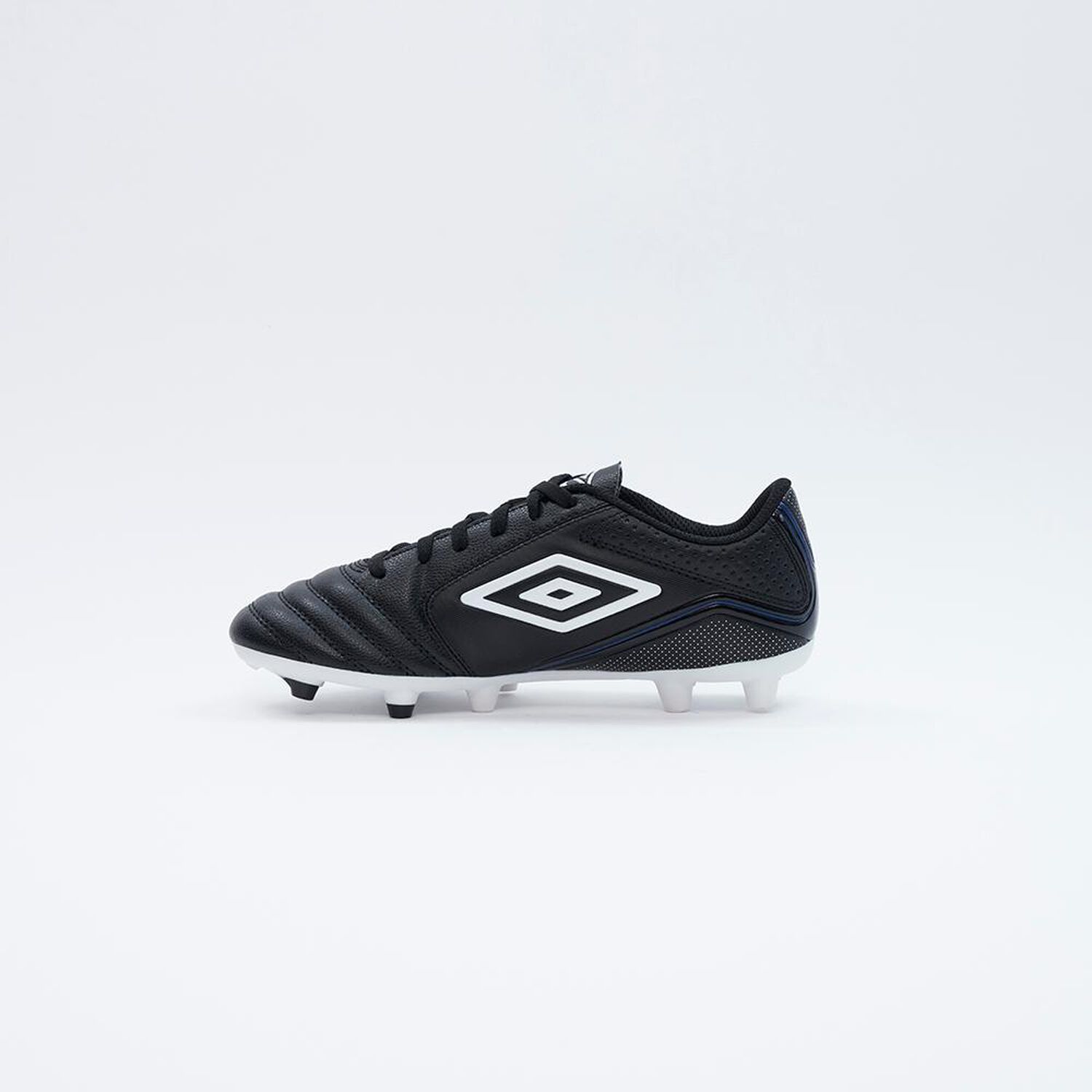 Zapato De F&uacute;tbol Ni&ntilde;o Umbro Classico Negro image number 2.0