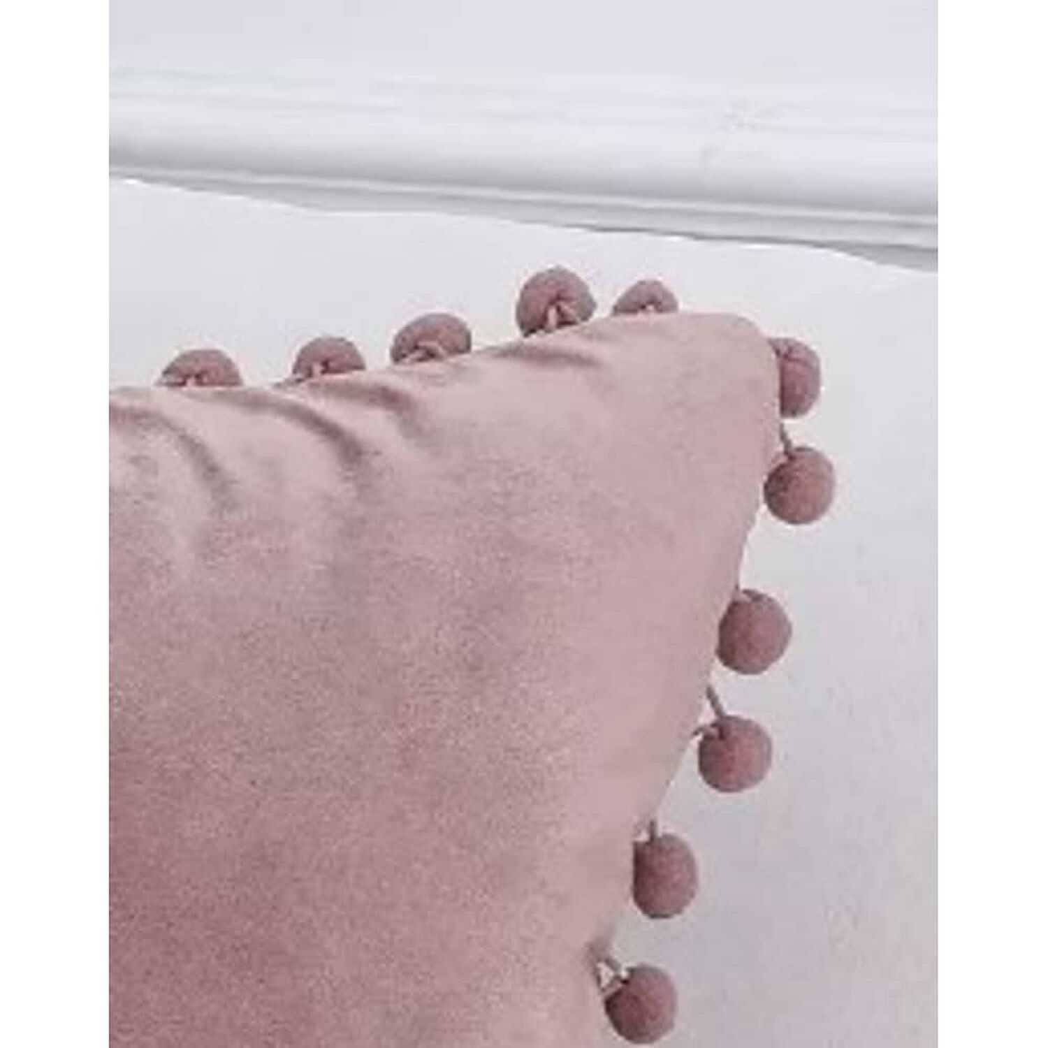 Funda De Cojines Con Pompones. Medida 45x45. Terciopelo. Palo Rosa image number 2.0