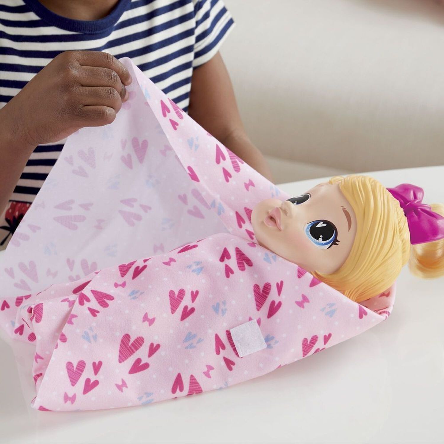 Mu&ntilde;eca Baby Alive Harper Hugs image number 1.0