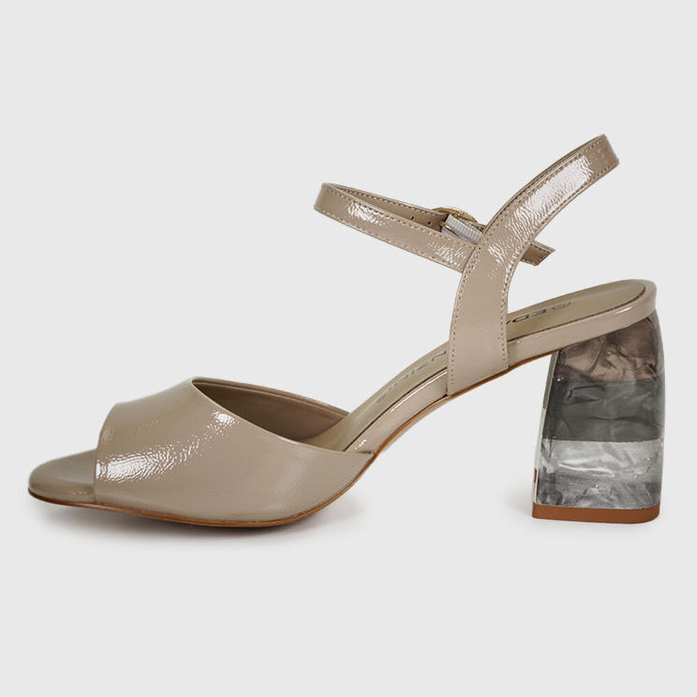 Sandalia Emireth Beige image number 4.0
