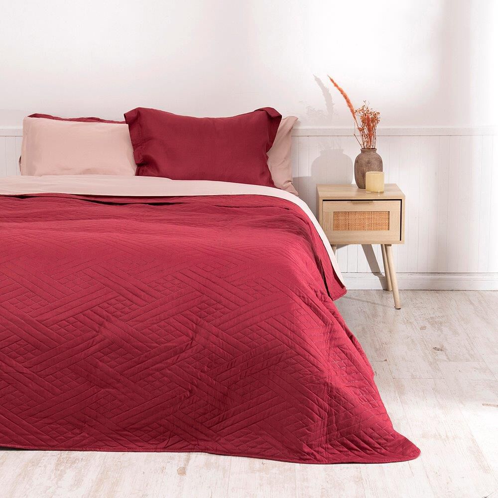 Set Quilt Liso + Sabana Liso King Rojo image number 0.0