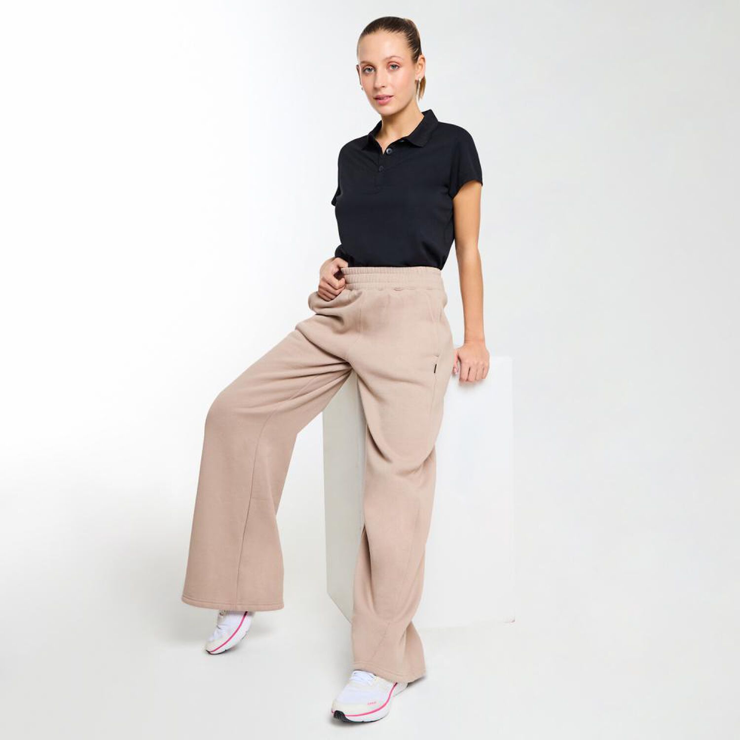 Pantal&oacute;n De Buzo Deportivo Liso Tiro Medio Wide Leg Mujer Wetland image number 1.0