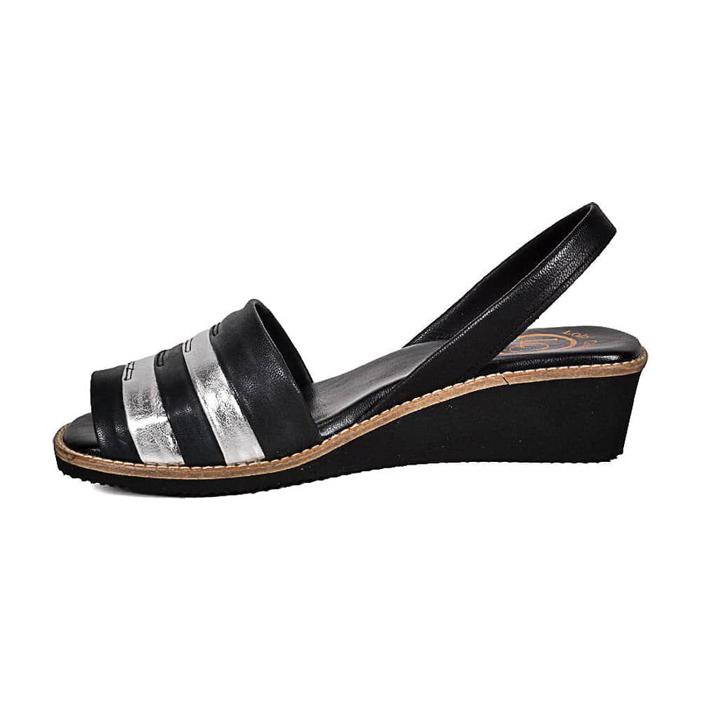 Sandalia Cuero Charmiane Negro Plata image number 4.0