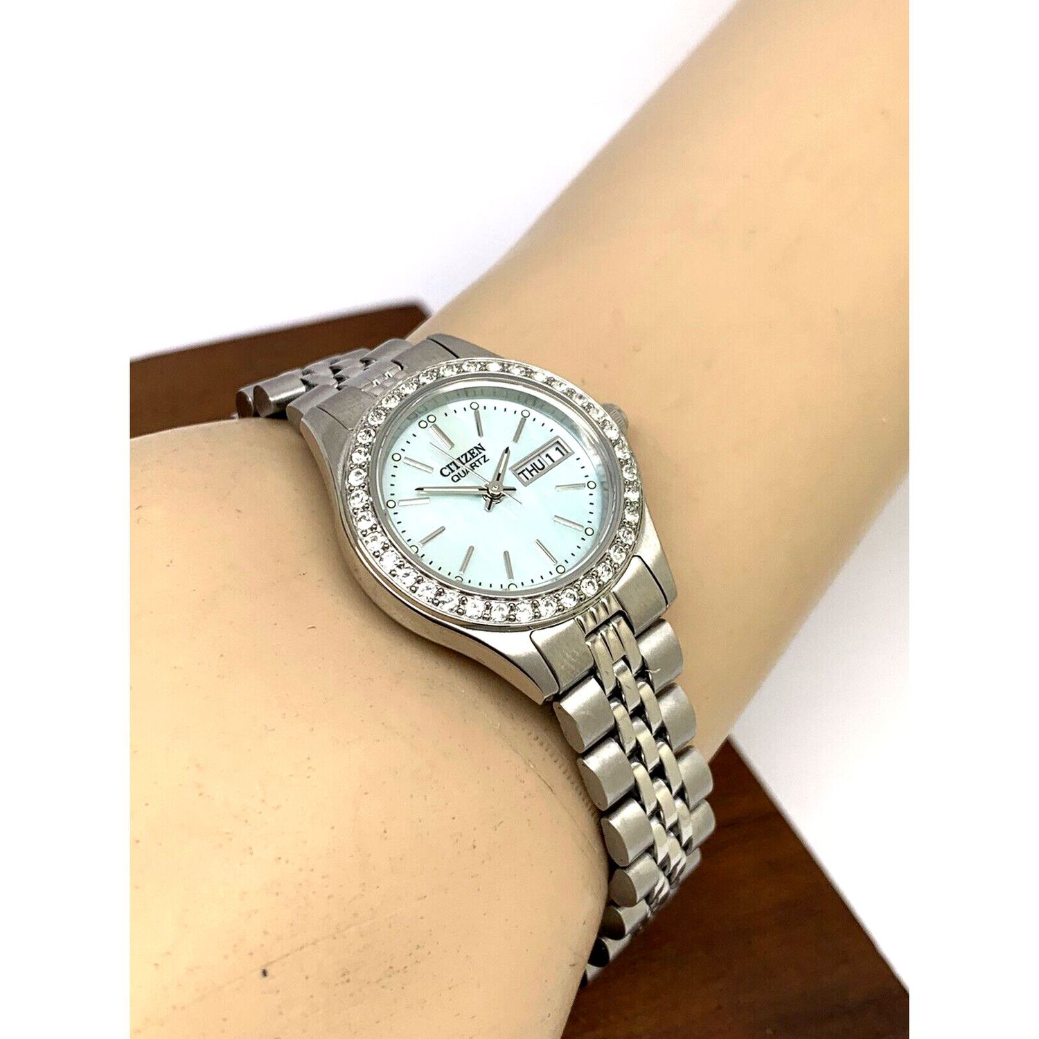 Reloj Citizen Mujer Eq0530-51n Clasic Quartz image number 4.0