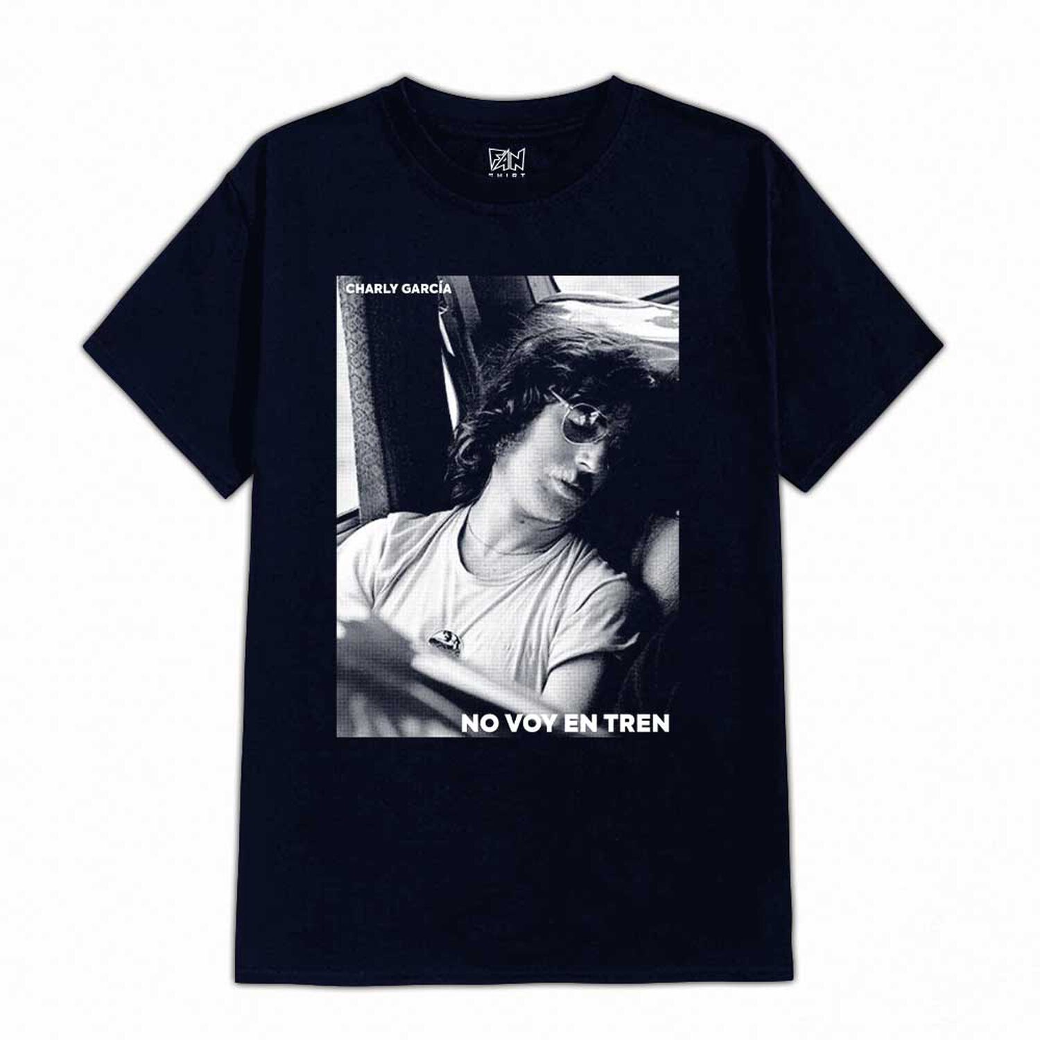 Polera Estampada Charly Garcia No Voy En Tren Rock Latino image number 0.0