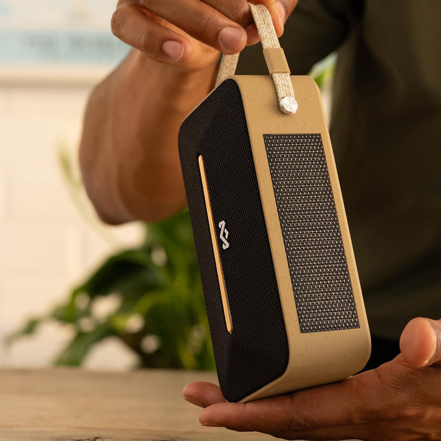 Parlante Bluetooth 5.3 Waterproof Rise Up Solar Negro Marley image number 2.0