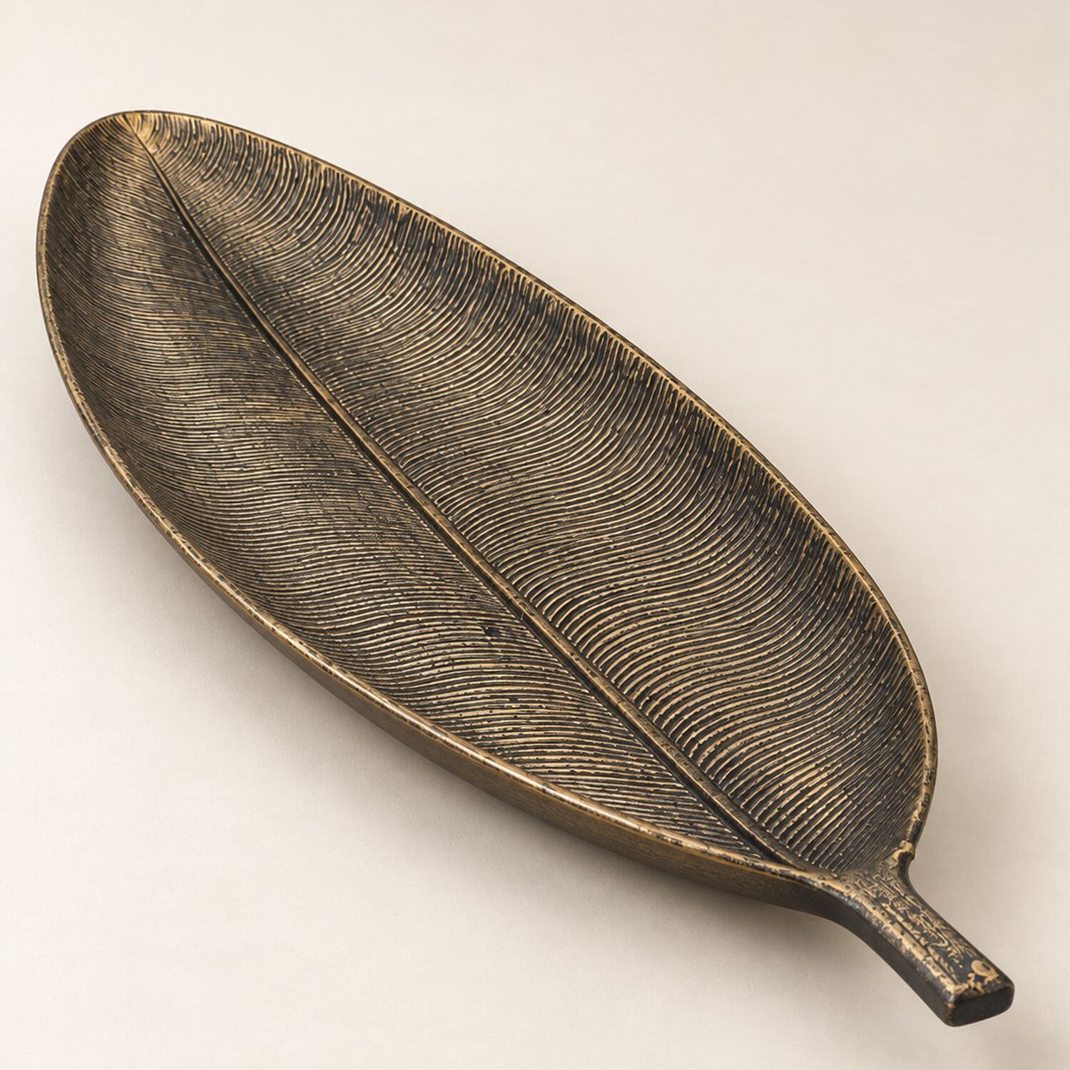Bandeja Decorativa Forma De Hoja Estilo Moderno Organico 59 Cm Color Negro Dorado image number 3.0