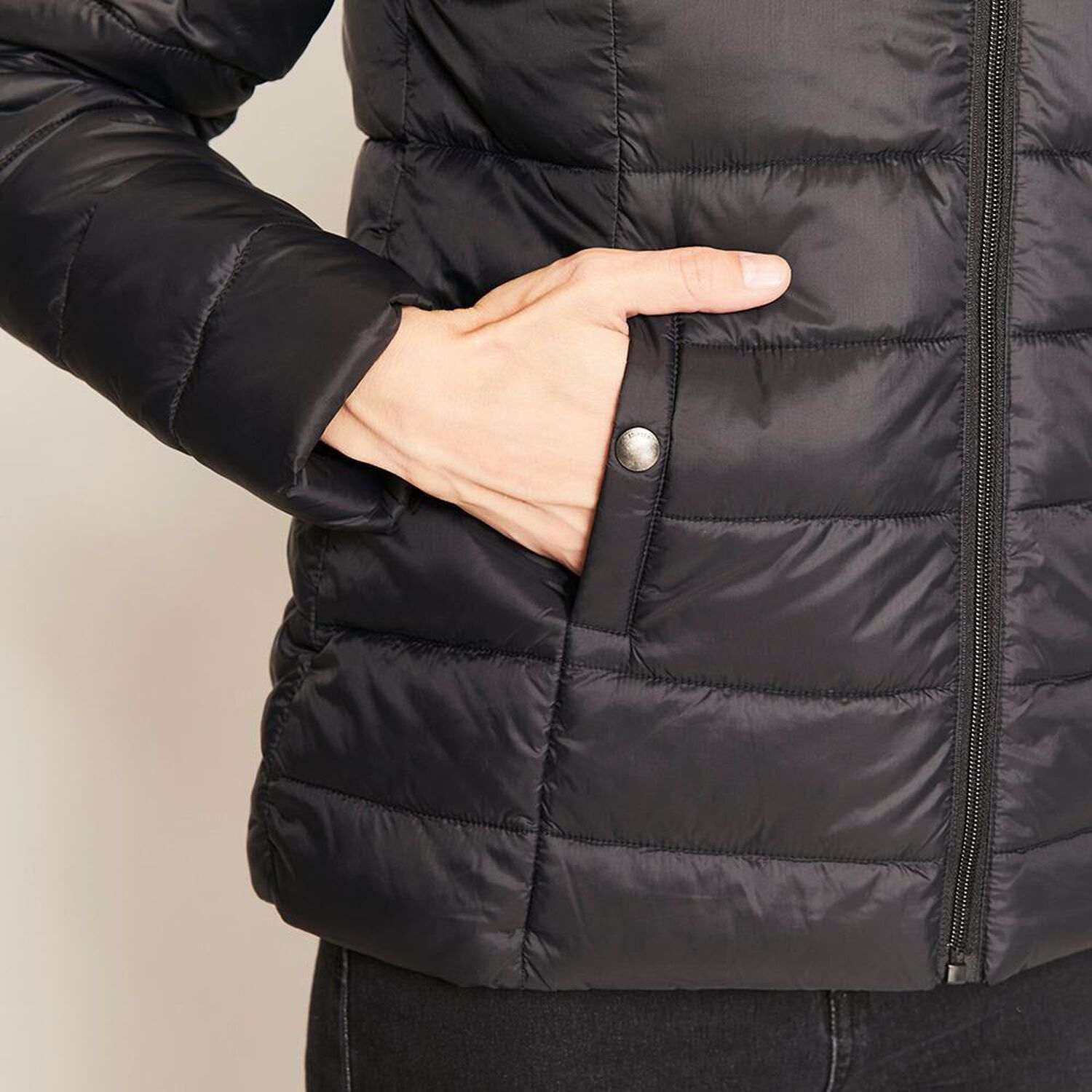 Parka B&aacute;sica Regular Cuello Alto Con Capucha Mujer Rolly Go image number 4.0