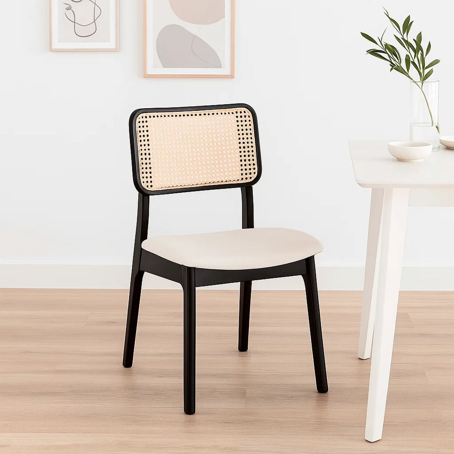 Silla De Comedor Con Respaldo De Rat&aacute;n Y Asiento Tapizado - Beige image number 1.0